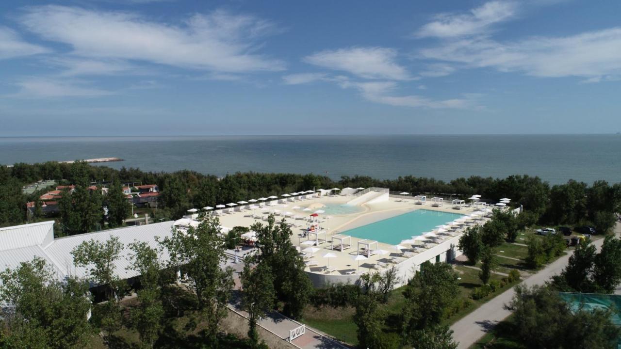 Happy Camp Mobile Homes In Camping Village Rosapineta Rosolina Mare Buitenkant foto
