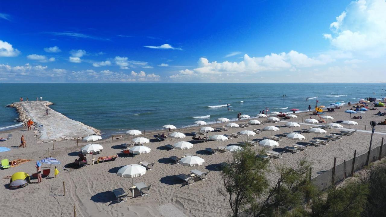 Happy Camp Mobile Homes In Camping Village Rosapineta Rosolina Mare Buitenkant foto