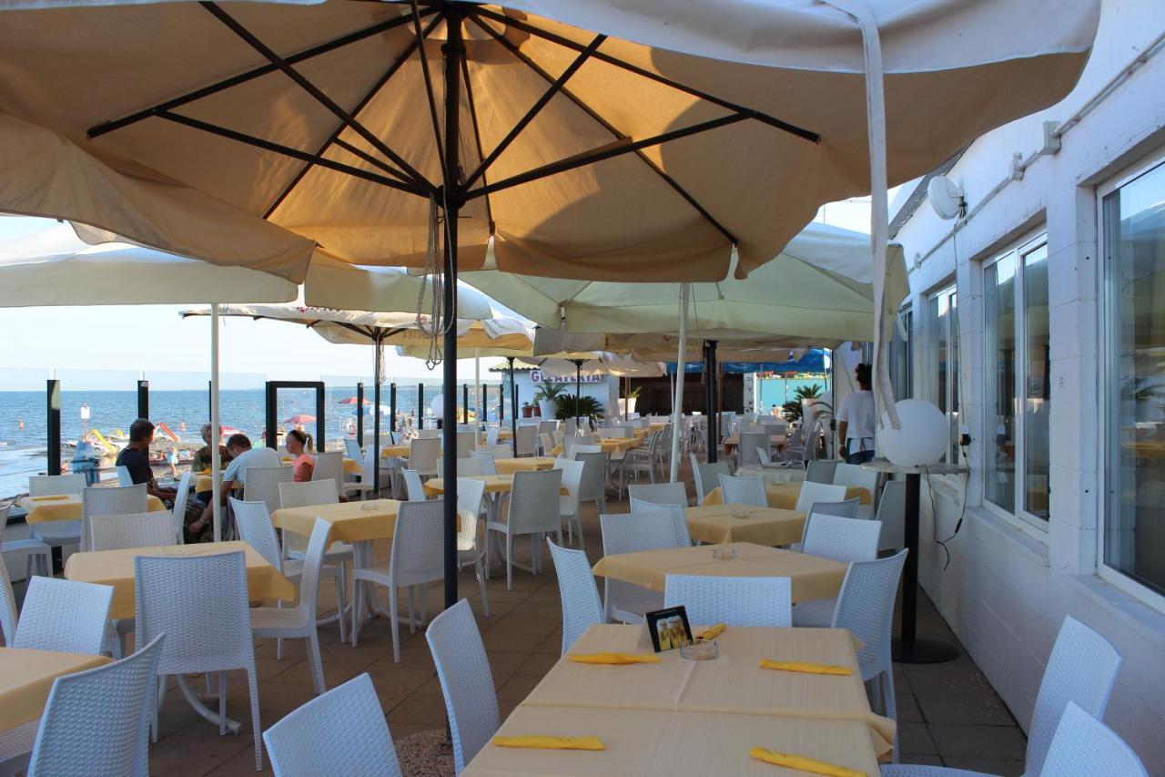 Happy Camp Mobile Homes In Camping Village Rosapineta Rosolina Mare Buitenkant foto